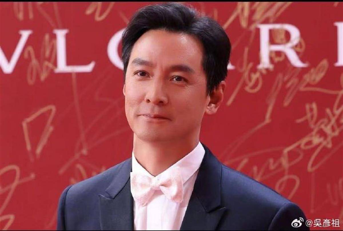 吴彦祖教英语了！398元84节课，可以复刻各大影视名场面