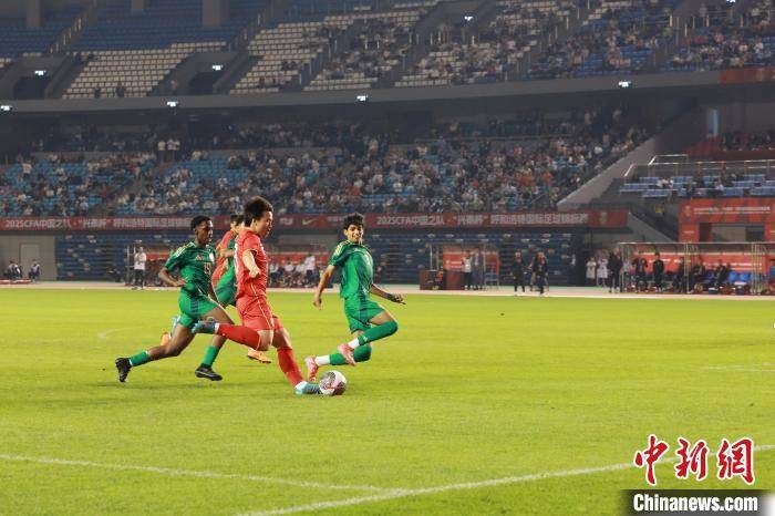中国U-16男足2:1战胜沙特阿拉伯U-16男足取得开门红